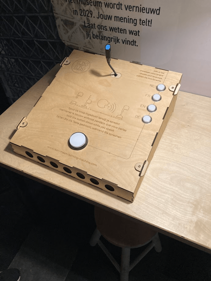 The AI interview console in full view on its table at the In Flanders Fields Museum