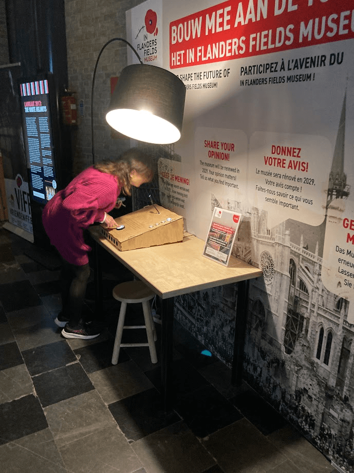 A visitor being interviewed at the AI interview console at the In Flanders Fields Museum