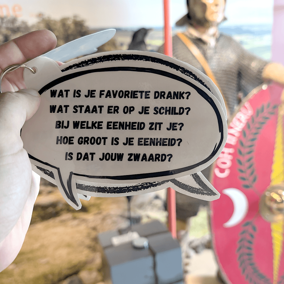 Printed card with example questions visitors can ask the Roman soldier in the Archeocentrum Velzeke