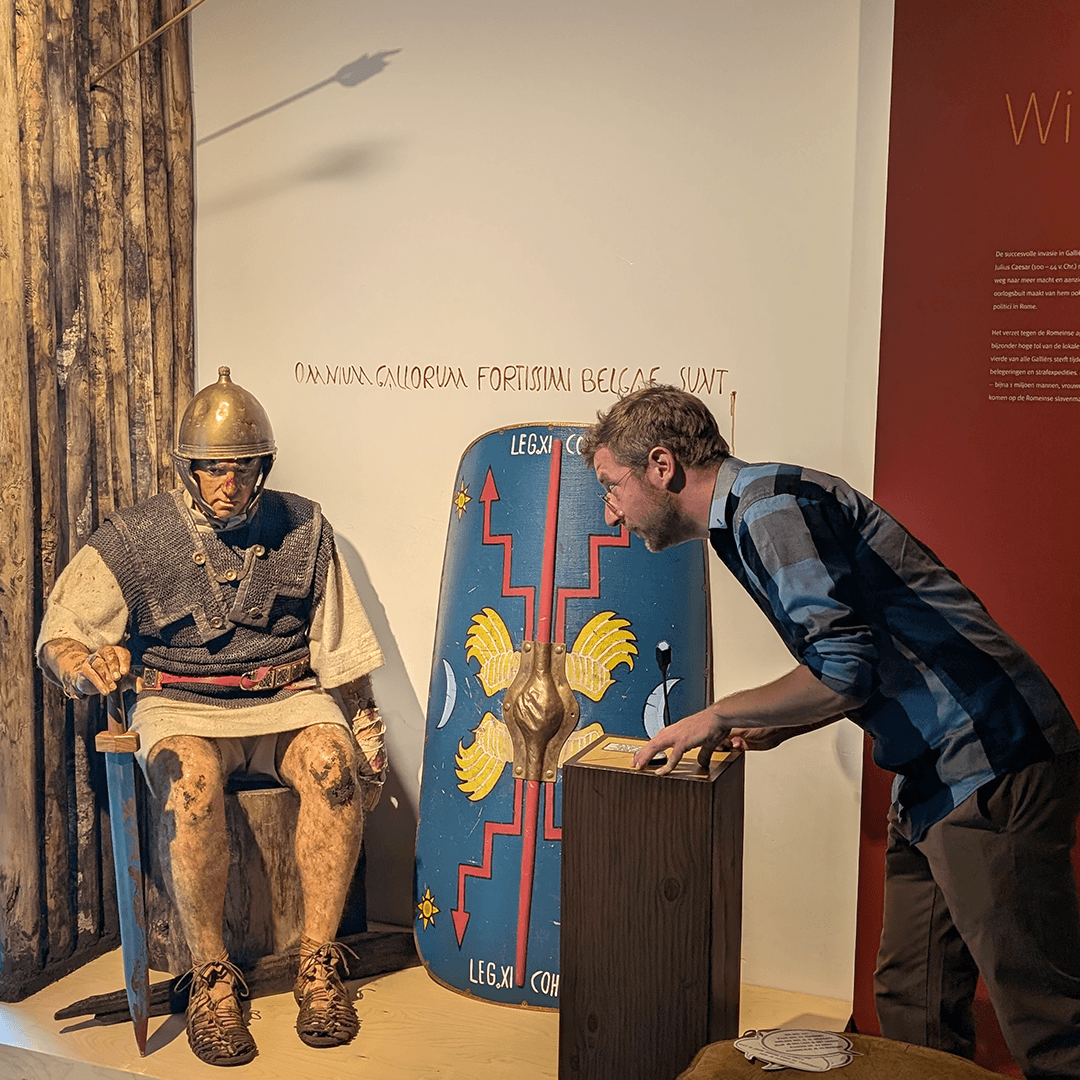Ask the Romans: two talking soldiers answering visitor questions