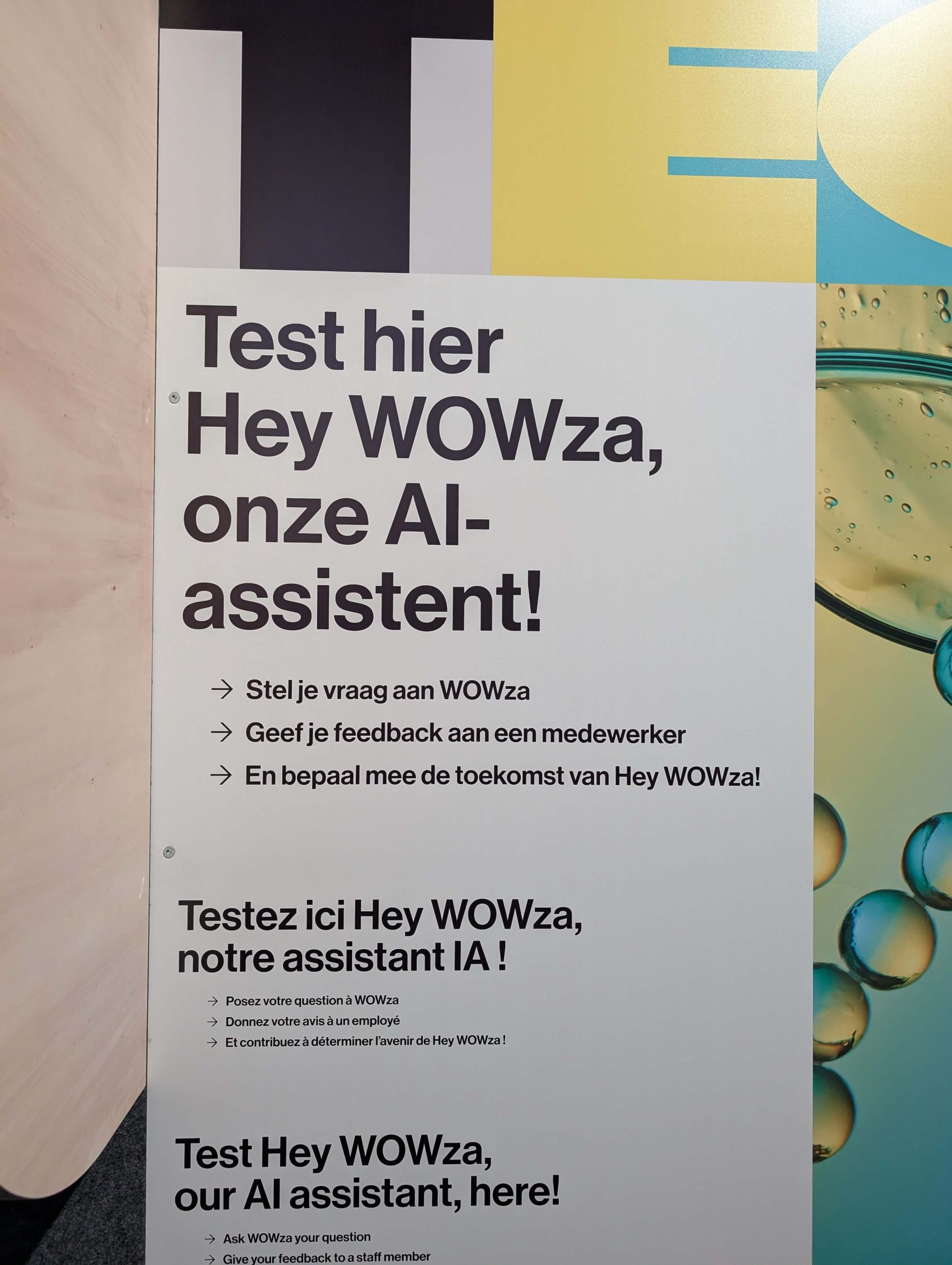 The trilingual side panel at Technopolis: Test hier Hey WOWza, onze AI-assistent, in Dutch, French and English